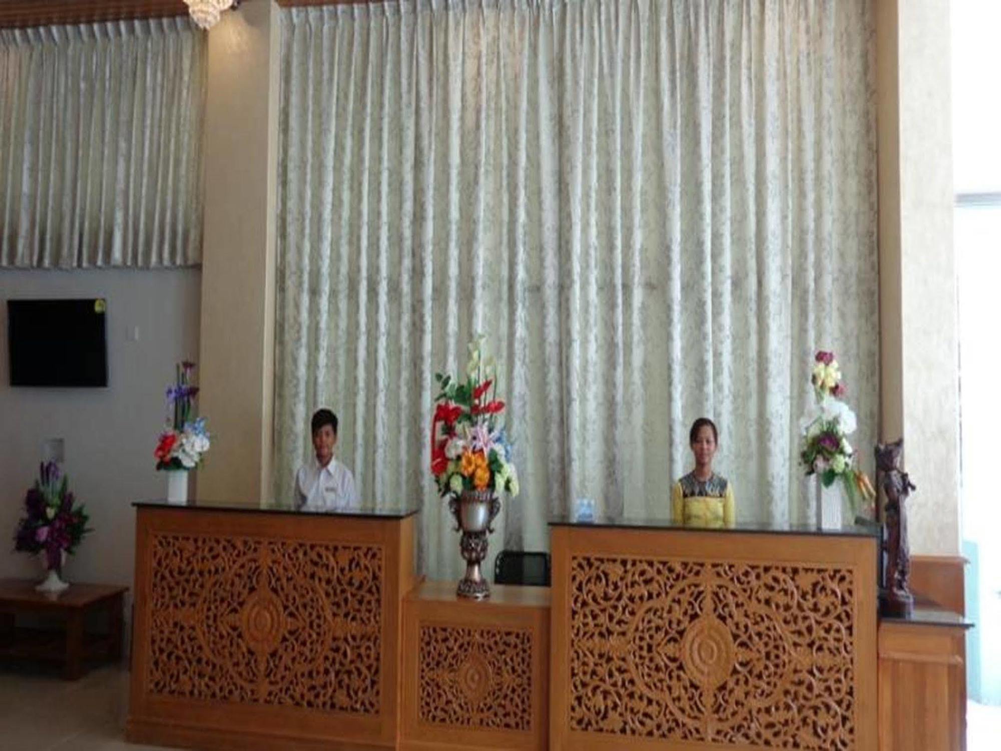 Royal Khattar Hotel Yangon Extérieur photo