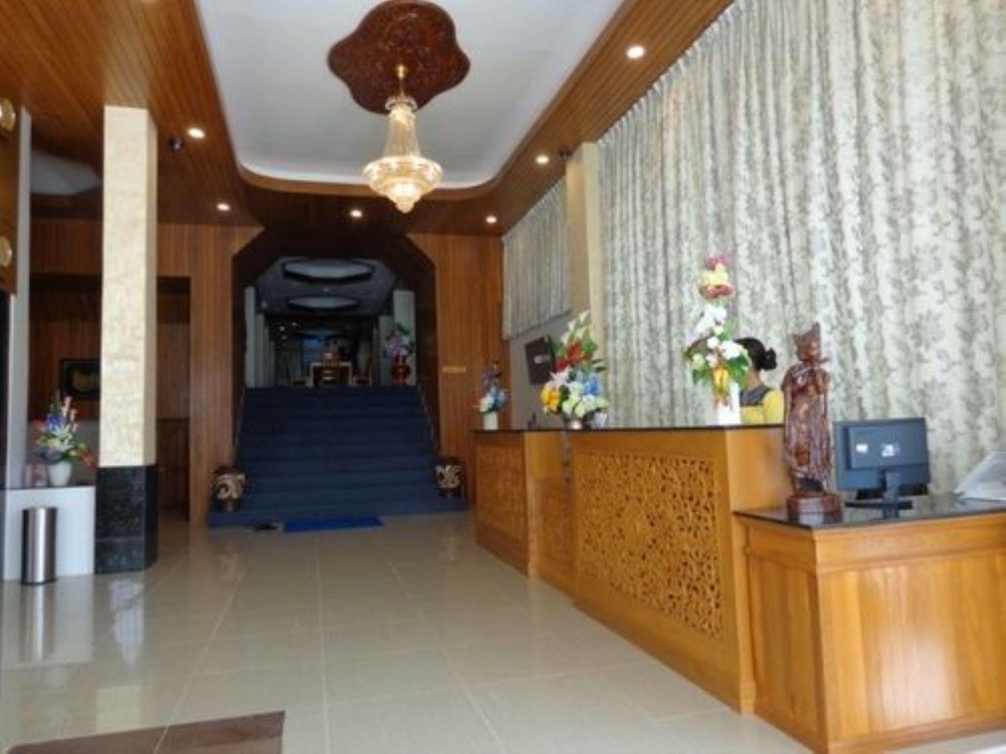 Royal Khattar Hotel Yangon Extérieur photo