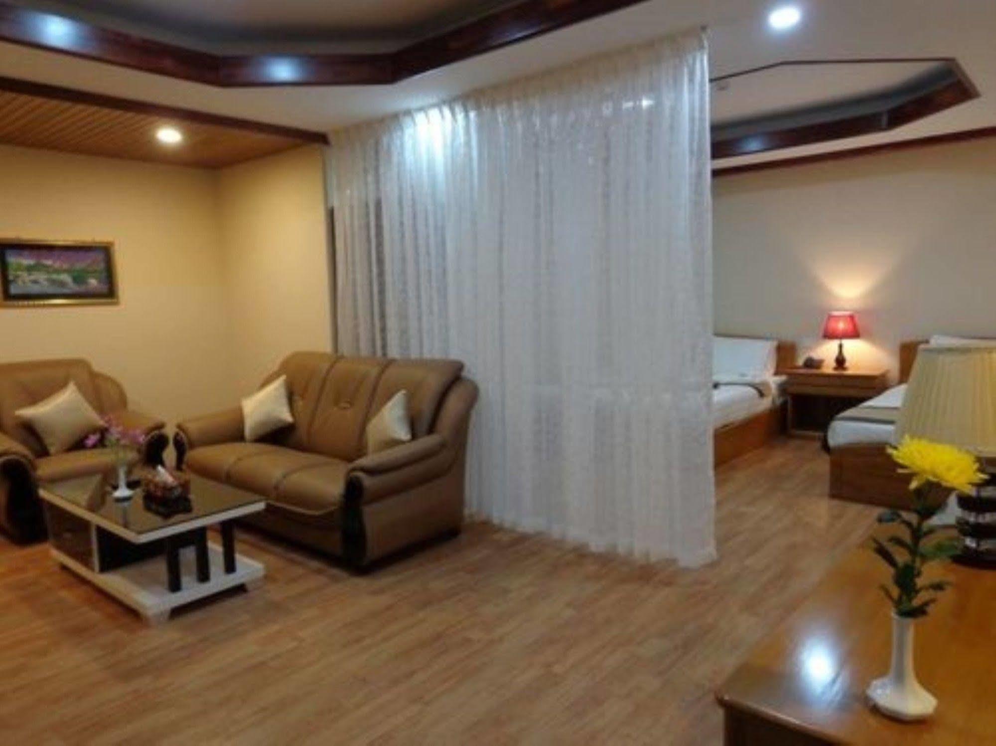 Royal Khattar Hotel Yangon Extérieur photo