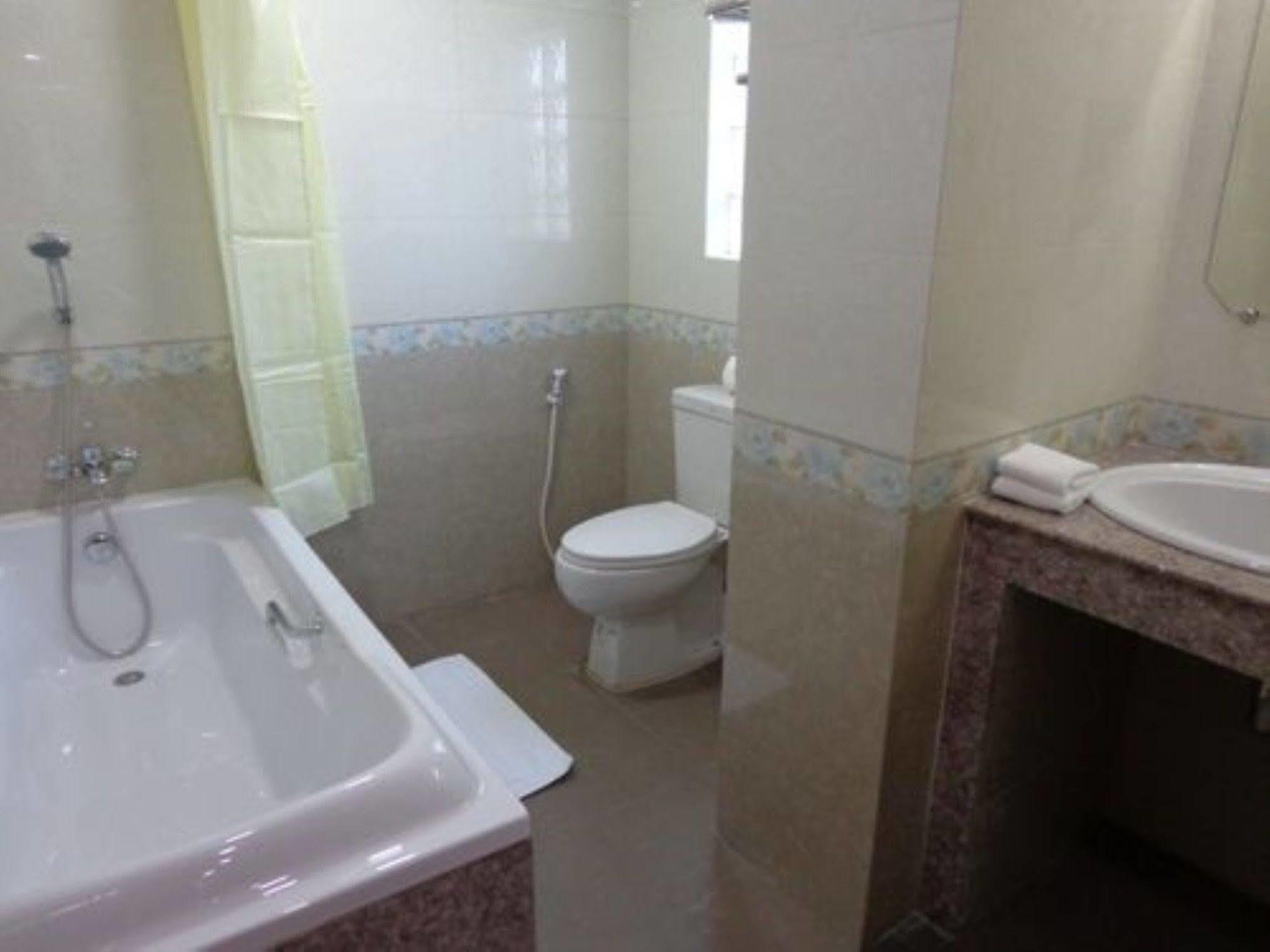 Royal Khattar Hotel Yangon Extérieur photo