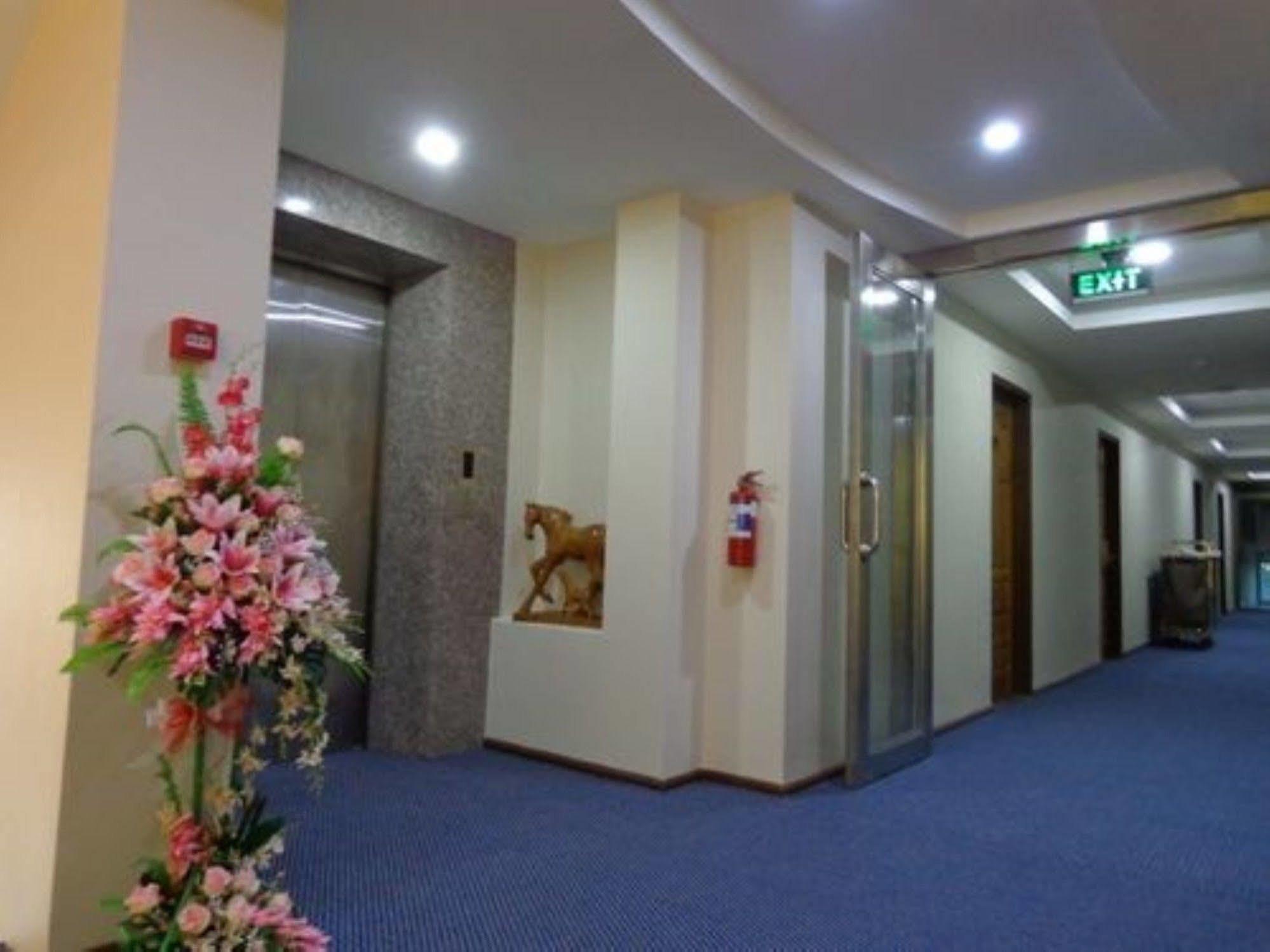 Royal Khattar Hotel Yangon Extérieur photo